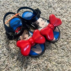 Vguc Mini Melissa - Snow White sandals
Size 9 run closer to a 8